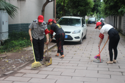 市物管協(xié)會(huì)組織志愿者進(jìn)小區(qū)服務(wù)，提升物業(yè)管理及配套服務(wù)水平